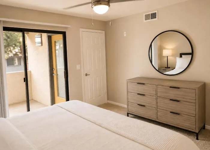 Getaway 2br 2ba Pool Gym King Bed Apartment *