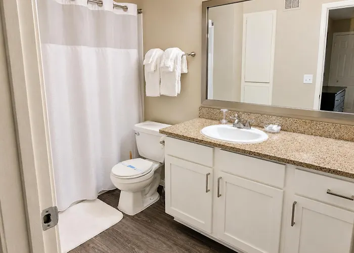 Apartment Getaway 2br 2ba Pool Gym King Bed