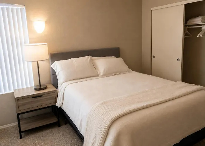 Getaway 2br 2ba Pool Gym King Bed Apartment Chandler