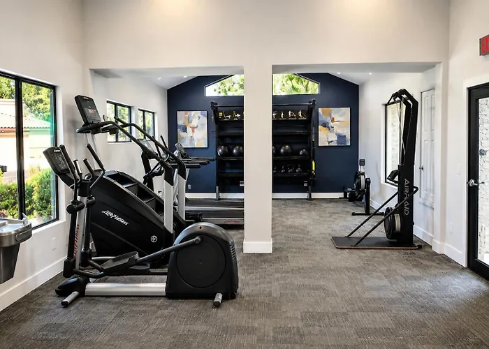Getaway 2br 2ba Pool Gym King Bed Apartment Chandler