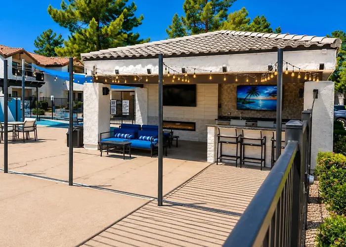 Getaway 2br 2ba Pool Gym King Bed Apartment